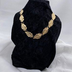 Jewelry Vintage 15 inch with 2 in ext. Necklace Theme